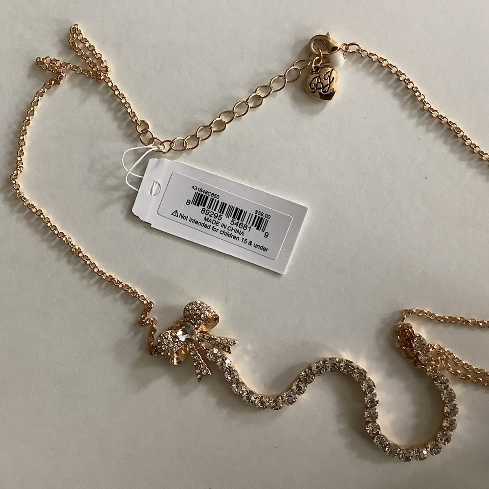 Betsey Johnson Pink Strawberry Long Pendant Necklace New - Picture 3 of 3